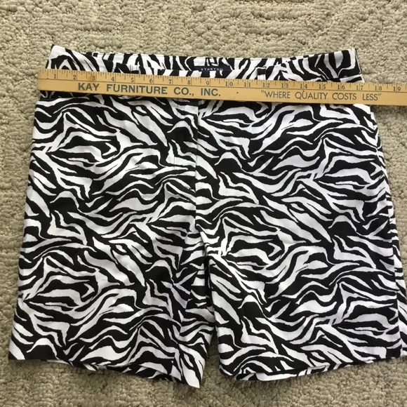 Jones New York Signature Black and White Patterned Shorts - Picture 3 of 4